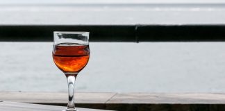 В Англии с понедельника разрешили пить на улице