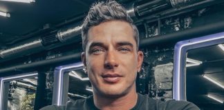 Пользователи заметили букет роз в машине мужа Ксении Бородиной