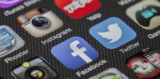 Facebook собирается снизить роль политического контента