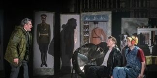 Егор Перегудов поставил спектакль про нереальную реальность