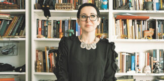 На поэта Линор Горалик за стихотворение о зайчике и волчке написали донос