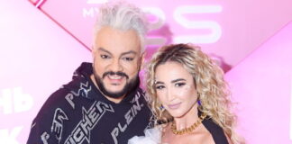 После обвинений в гей-пропаганде звезды шоу-бизнеса кардинально изменили наряды