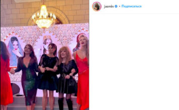 Пугачева в мини-юбке и лакированных ботфортах восхитила поклонников на новом видео