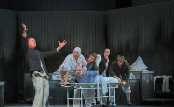 В МХТ им. Чехова поставили «Вальпургиеву ночь, или Шаги Командора»: трезвый только Иисус