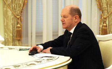 Стол переговоров Путина стал предметом спора итальянского и испанского мебельщиков