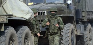 Убитых военных РФ ночью закапывают в полях их же побратимы – кадры