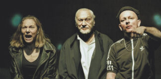 В Театре им. Моссовета сыграли историю про прощение с Пушкиным и мертвым отцом