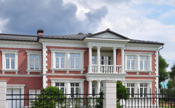 Облицовка фасадов искуственным камнем от Фасадстоун: особенности