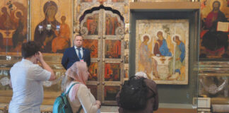 Опасное путешествие «Троицы» Рублева: перевезли тайно и ночью