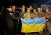 «Пташка» и часть «азовцев» дома: группа защитников Мариуполя вернулась в Украину из российского плена