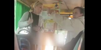 В Одессе пассажиры маршрутки скрутили женщину, снимавшую военные объекты