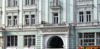 Лишенные работы Олегом Меньшиковым артисты победили в суде