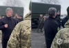 »Каждый удар РФ заставляет нас еще больше усиливать ВСУ»: Порошенко под ракетным обстрелом привез на фронт боевые машины. Видео