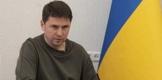 Подоляк призвал украинцев доверять известному генералу ВСУ: «Он знает про войну больше…»