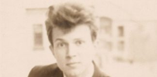 В Москве появился памятник Лимонову