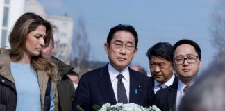 »Чувствую сильный гнев», — премьер Японии Кисида пообещал Украине помощь, посетив Бучу