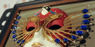 На спектакле театра их Губахи зрителей спустили в призрачную шахту