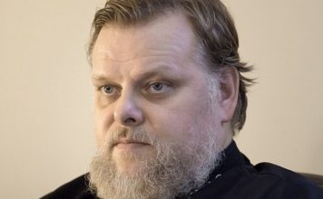Отца Леонида освободили от занимаемых должностей за то, что вступился за «Троицу»