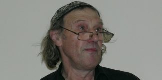 Ургант и Драпеко вспомнили умершего героя фильма «Окно в Париж»