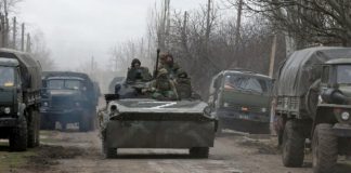 Под Мелитополем армия РФ на БТР влетела в автобус с пассажирами