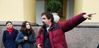 Поэт-экскурсовод из Петербурга раскрыл все тайны профессии и родного города