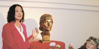 В столице установили бюст актрисы Людмилы Ивановой