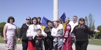 Непобедимый народ: украинские медики из непокоренного Краматорска записали в свой праздник мощное видео