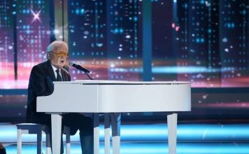 Юрия Антонова увезли со сцены фестиваля в Белоруссии на рояле