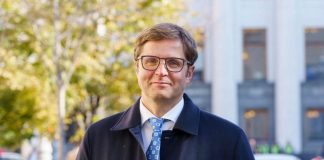 «Слуга» Холодов написал слезную «объяснительную» своей отставки — о жизни за границей ни слова