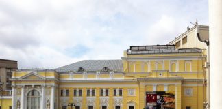 Кабаре для ковбоев и битвы для подростков