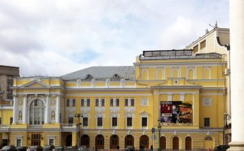 Кабаре для ковбоев и битвы для подростков