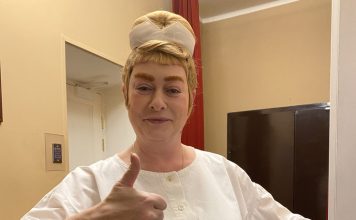 Мария Аронова трижды села на шпагат