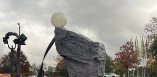 «Рулетка в железобетоне»: на новую скульптуру в парке «Музеон» обрушился народный гнев