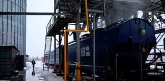 На шаг ближе к ЕС: в Укрзализныце презентовали отечественный зерновоз, кадры