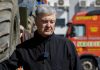 «Спасибо СБУ, что остановило попытку сорвать поставку»: Порошенко повез военным экскаваторы для сооружения фортификаций