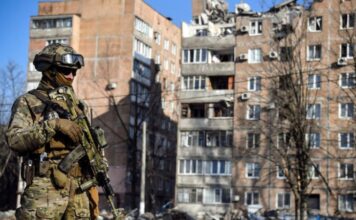 Россия присваивает тысячи “ничейных” квартир в оккупированном Мариуполе: местные жители начали получать угрозы