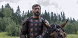 Александр Устюгов примерил на съемках кольчугу