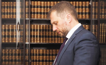 Букинист развеял мифы об опасности старых книг