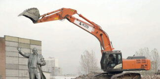 Кинорежиссер Алексей Ханютин представил в Петербурге новый документальный фильм «Вечно живой»