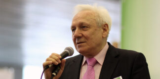 Писательскому форуму в России присвоили имя экс-главы администрации Ельцина Филатова