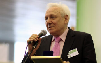 Писательскому форуму в России присвоили имя экс-главы администрации Ельцина Филатова