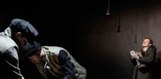 Каторжную жизнь Сахалина представили в «Черной комнате» РАМТа для сорока зрителей