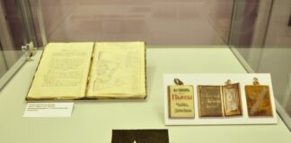 Музей МХАТ представил выставку “От Константина до Константина” перед премьерой