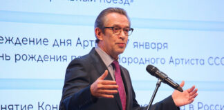 Председатель СТД Машков подвел итоги года: пообещал артистам свой день