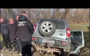 Хотели скрыться, но слетели в кювет: пограничники разоблачили группу мужчин, незаконно собиравшихся пересечь границу с Молдовой. Видео