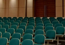 Два часа вместо 16 дней: стало известно, сколько продлится «исторический» съезд Союза писателей России