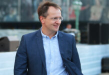 «Всё решит съезд и делегаты»: Николай Иванов прокомментировал кандидатуру Мединского на пост главы Союза писателей России