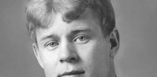 «Есенинскую коллекцию» Безрукова показали в Москве