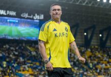 Усик получил крайний срок для обязательной защиты титула WBA