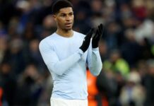 Барселона завершает подписание форварда